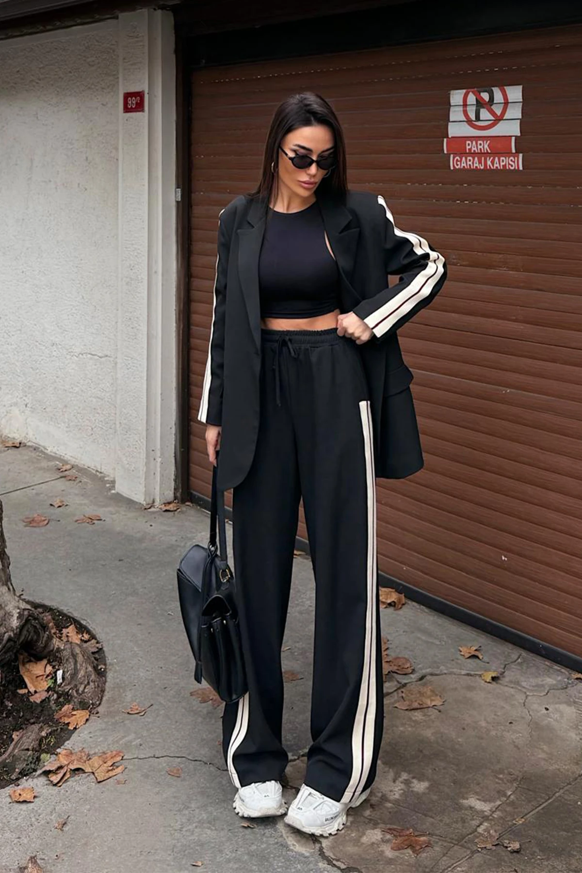 Şerit Detaylı Spor Şık Kadın Takım Elbise - Siyah