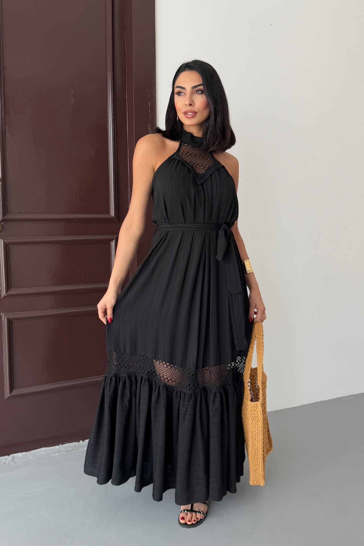 Halter Yaka Güpür Detaylı Elbise - Siyah
