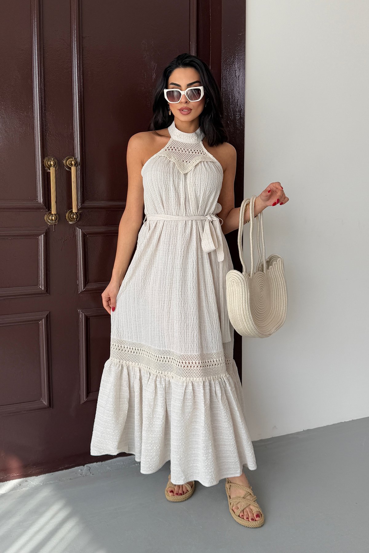 Halter Yaka Güpür Detaylı Elbise - Taş