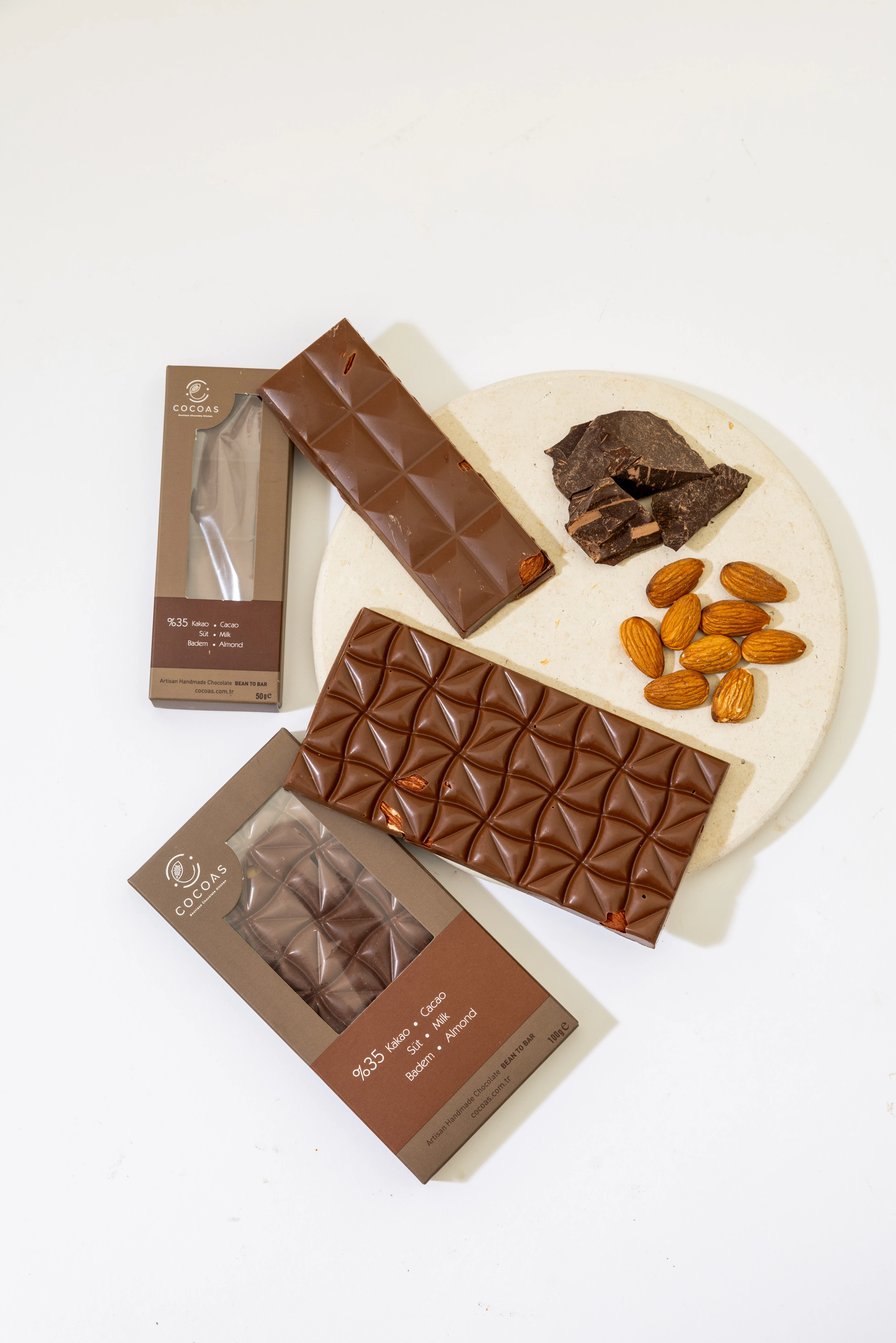 Badem Parçalı Sütlü Tablet Çikolata