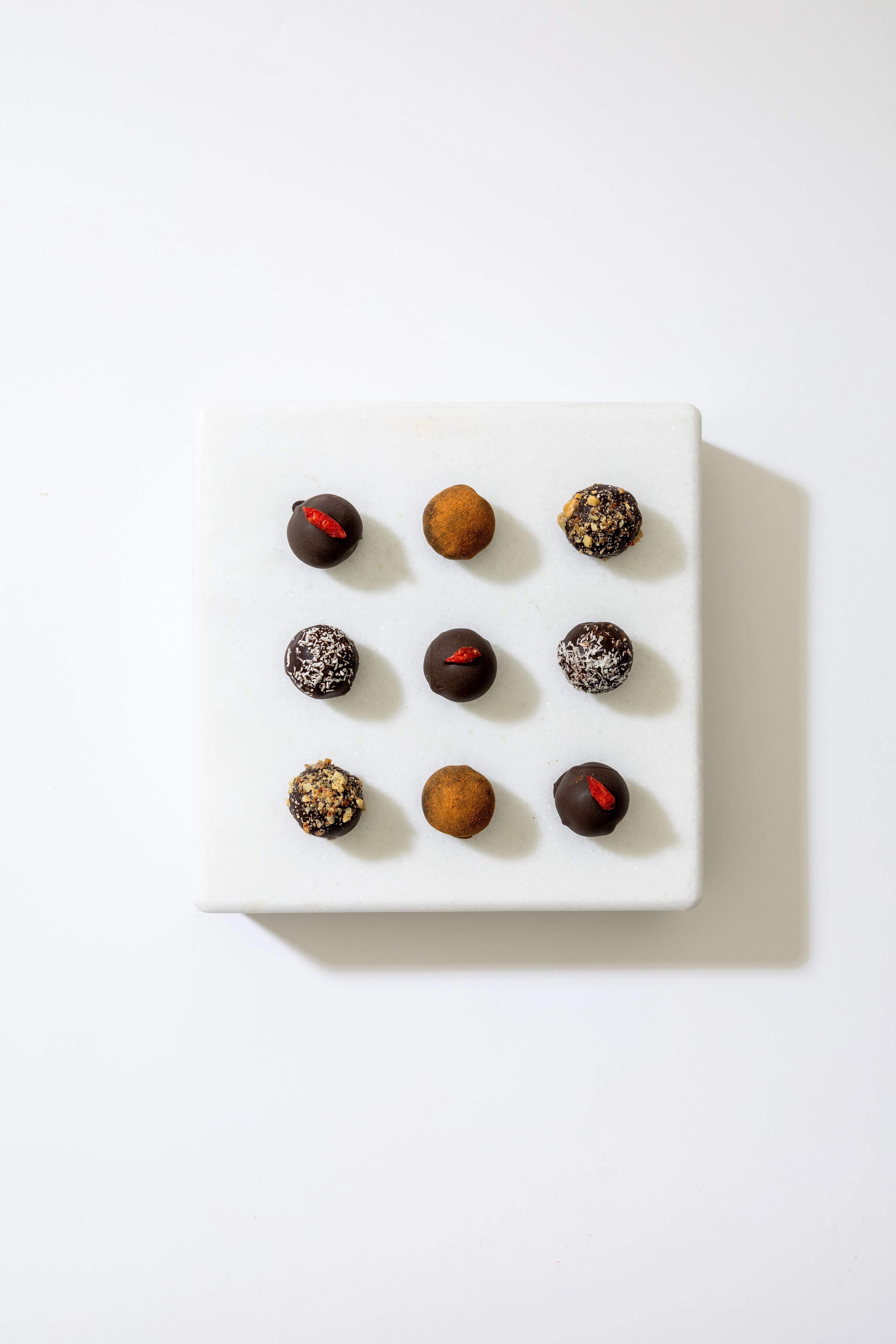 Meyve Püre Dolgulu Vegan Bitter Artisan Çikolata - 126 g