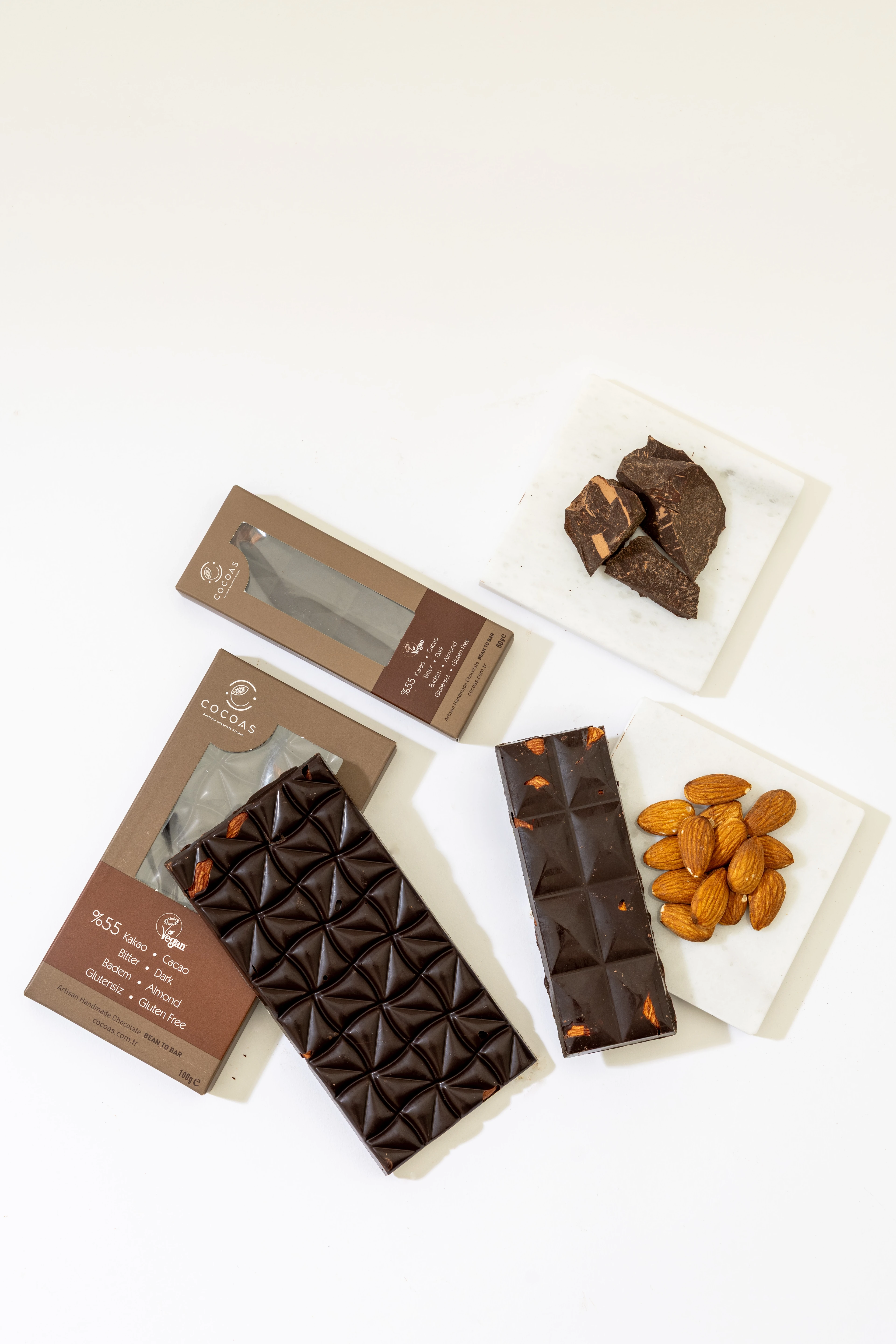 Badem Parçalı Vegan Bitter Tablet Çikolata