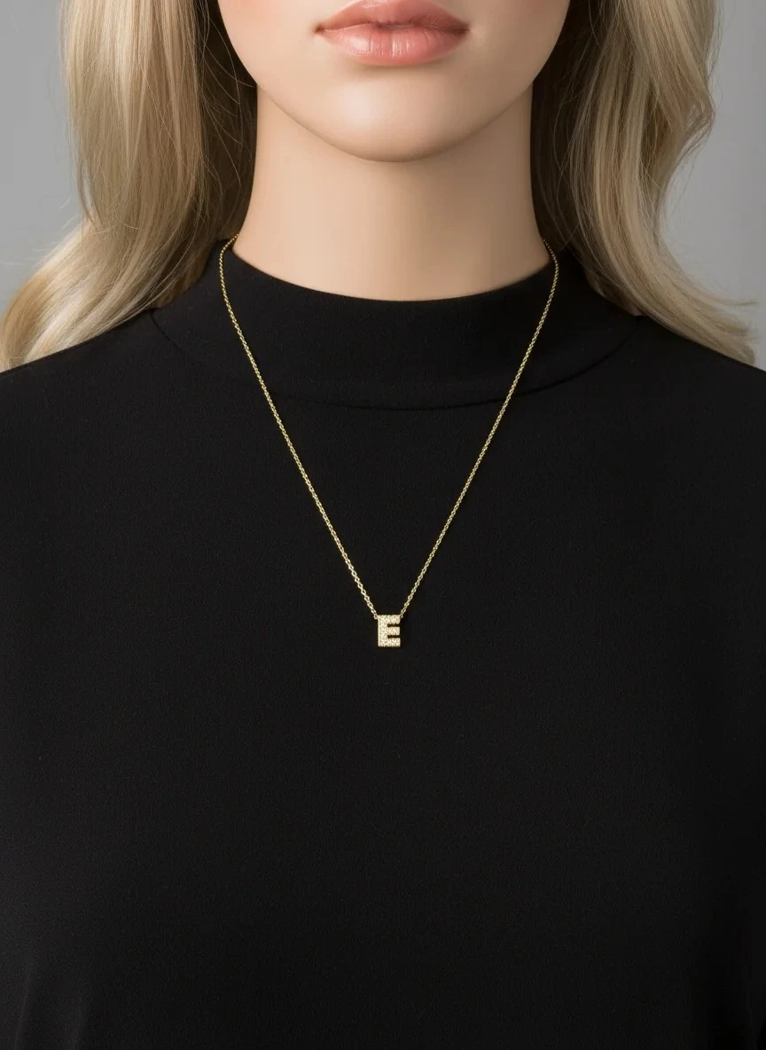 3 BOYUTLU E HARFİ ALTIN KOLYE