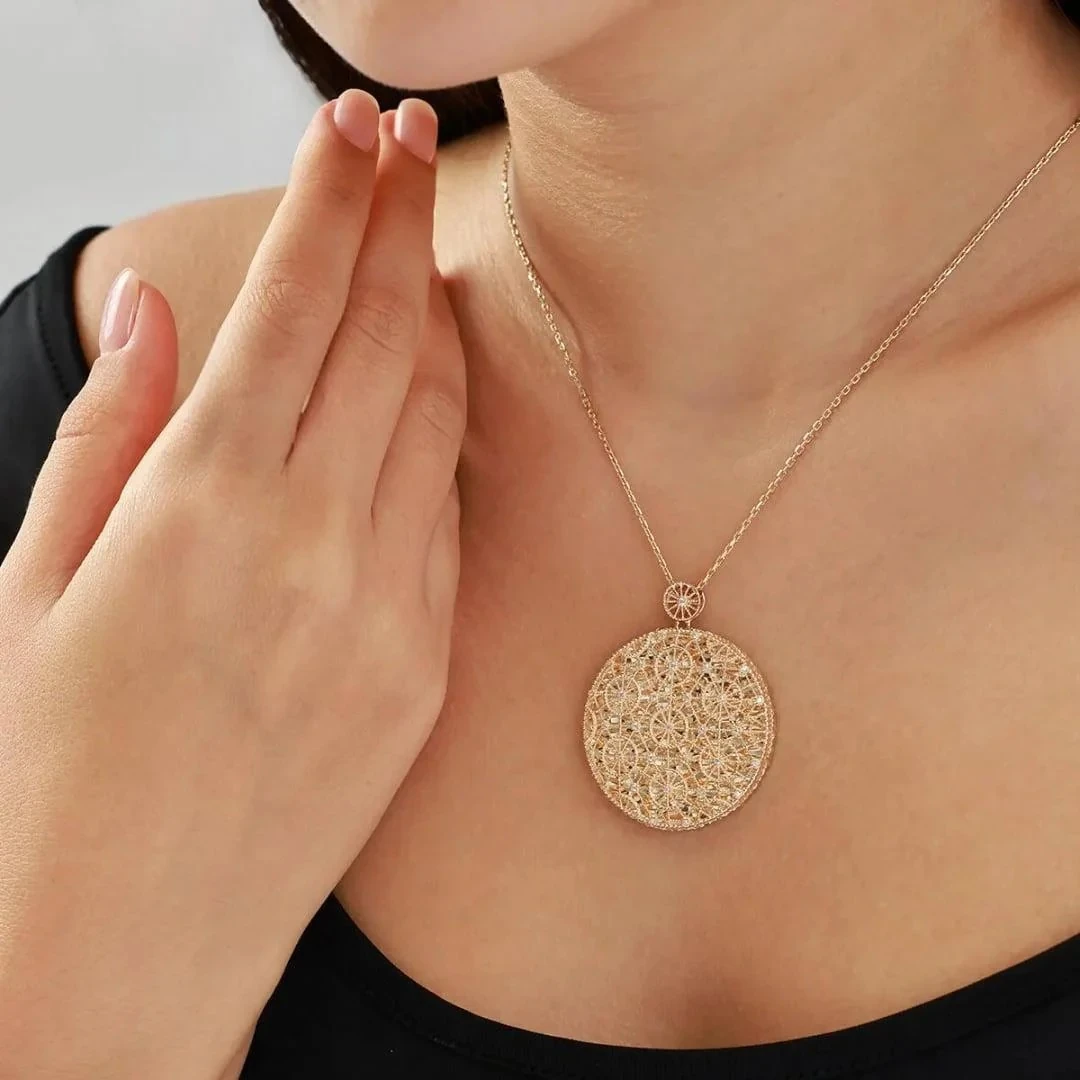 14 Ayar Dantel İşlemeli Yuvarlak Kolye