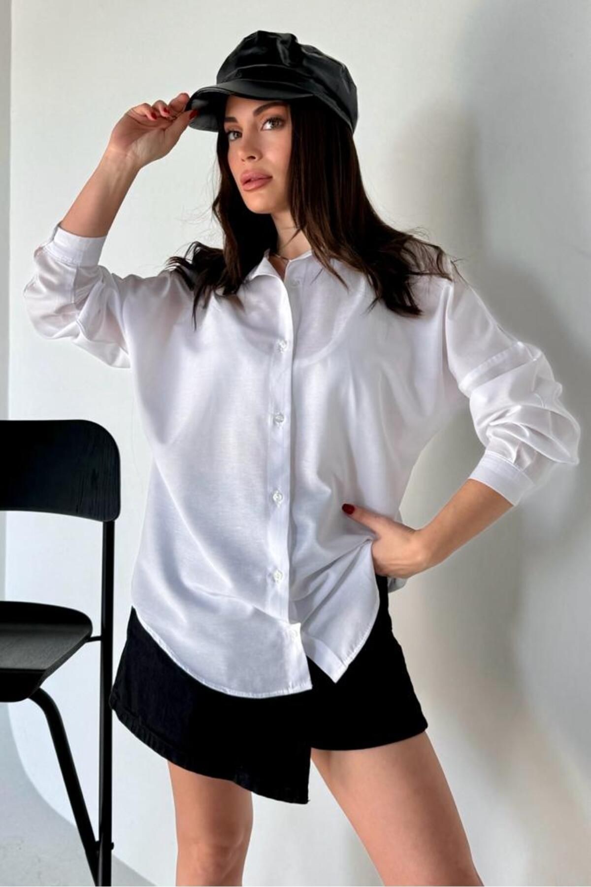 Kadın Beyaz Oversize Uzun Basic Gömlek