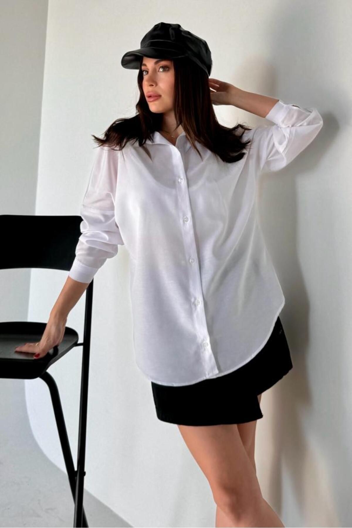 Kadın Beyaz Oversize Uzun Basic Gömlek