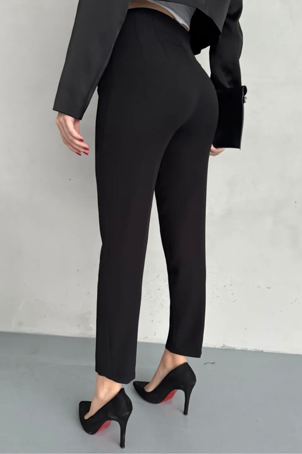 Yüksek Bel Pensli Dar Paça Toparlayıcı Pantolon TP4141