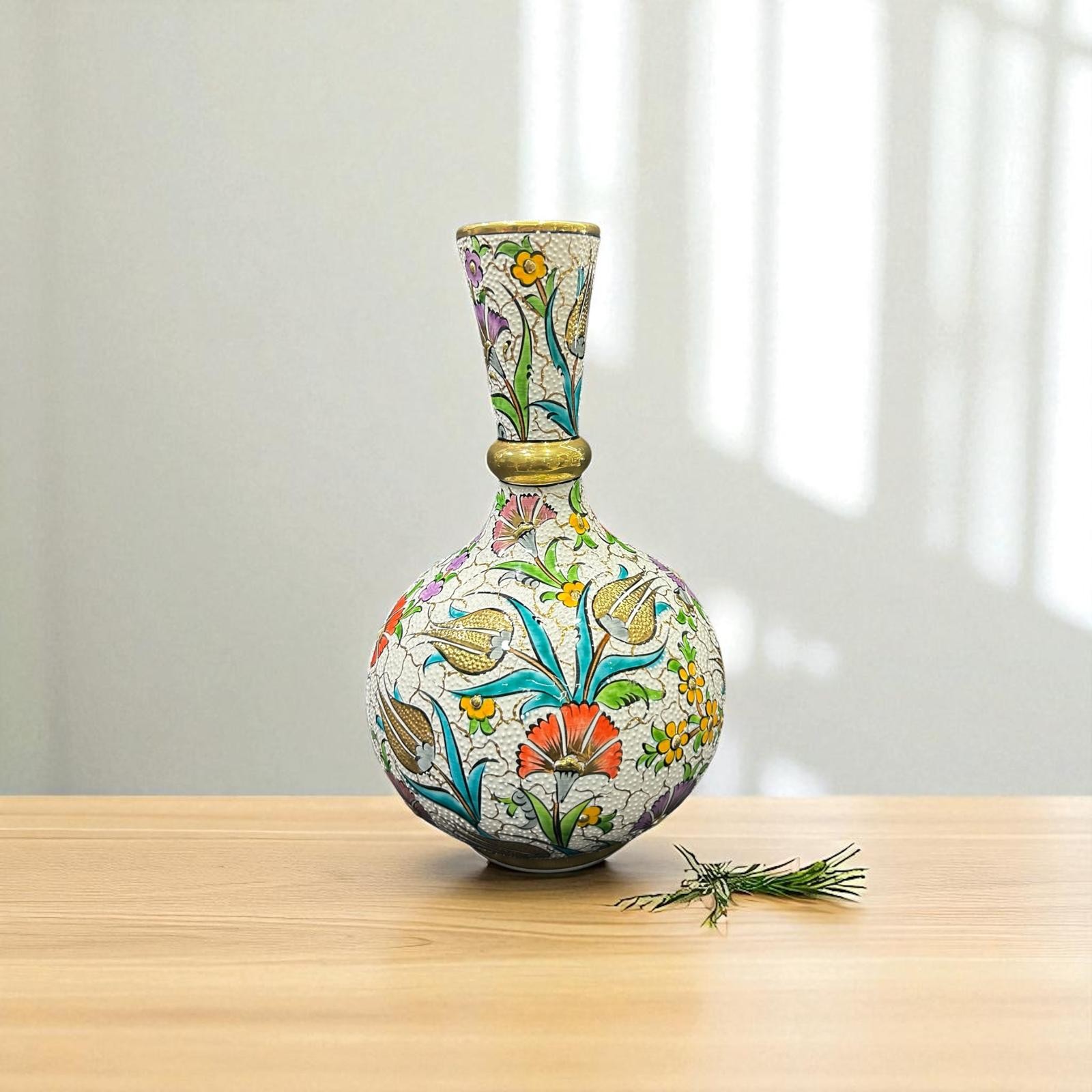 El Yapımı Özel Çini Desenli Saf Altın İşlemeli Dekoratif Vazo 30 cm