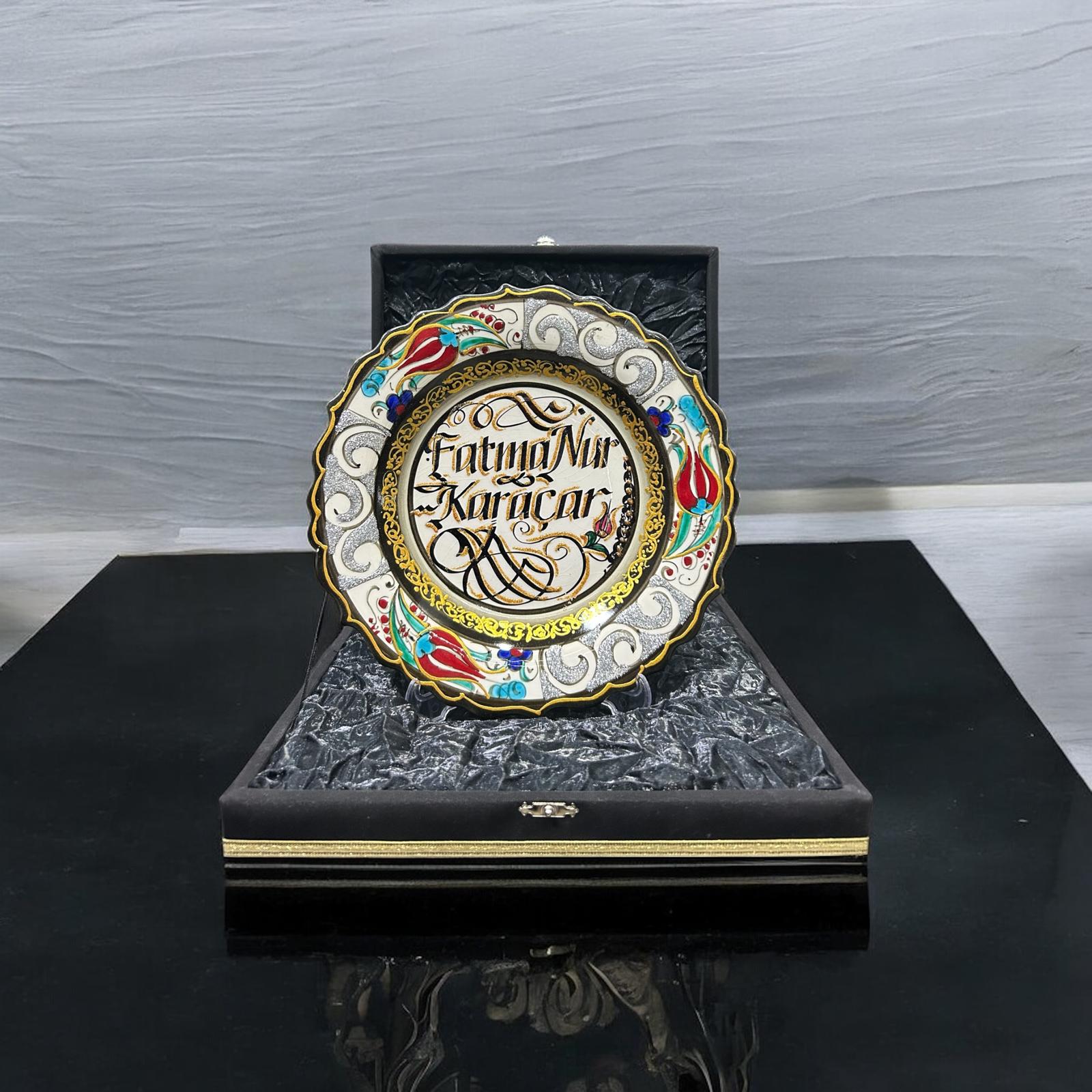 Kişiye Özel Fotoğraflı & Yazılı Dekoratif Seramik Tabak - Kadife Hediye Kutulu - 30 cm