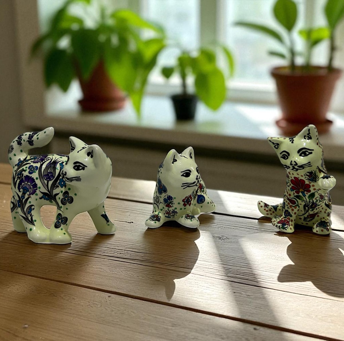 3 lü Set Özel Tasarım Dekoratif El Yapımı Fosforlu Seramik Kediler