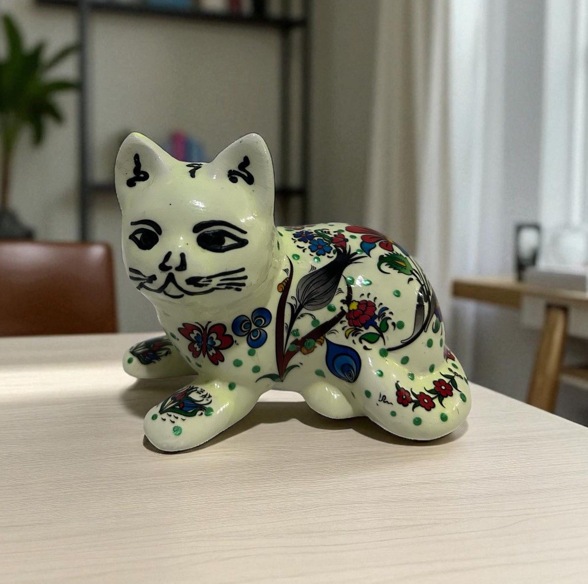 El Yapımı Özel Tasarım Dekoratif Fosforlu Seramik Kedi