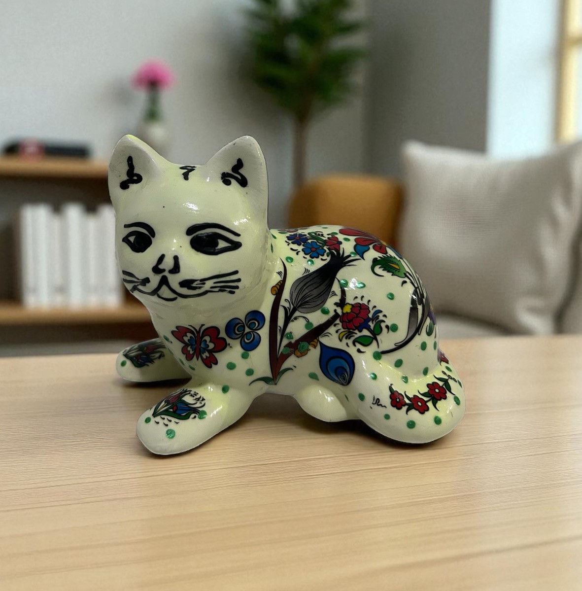 El Yapımı Özel Tasarım Dekoratif Fosforlu Seramik Kedi