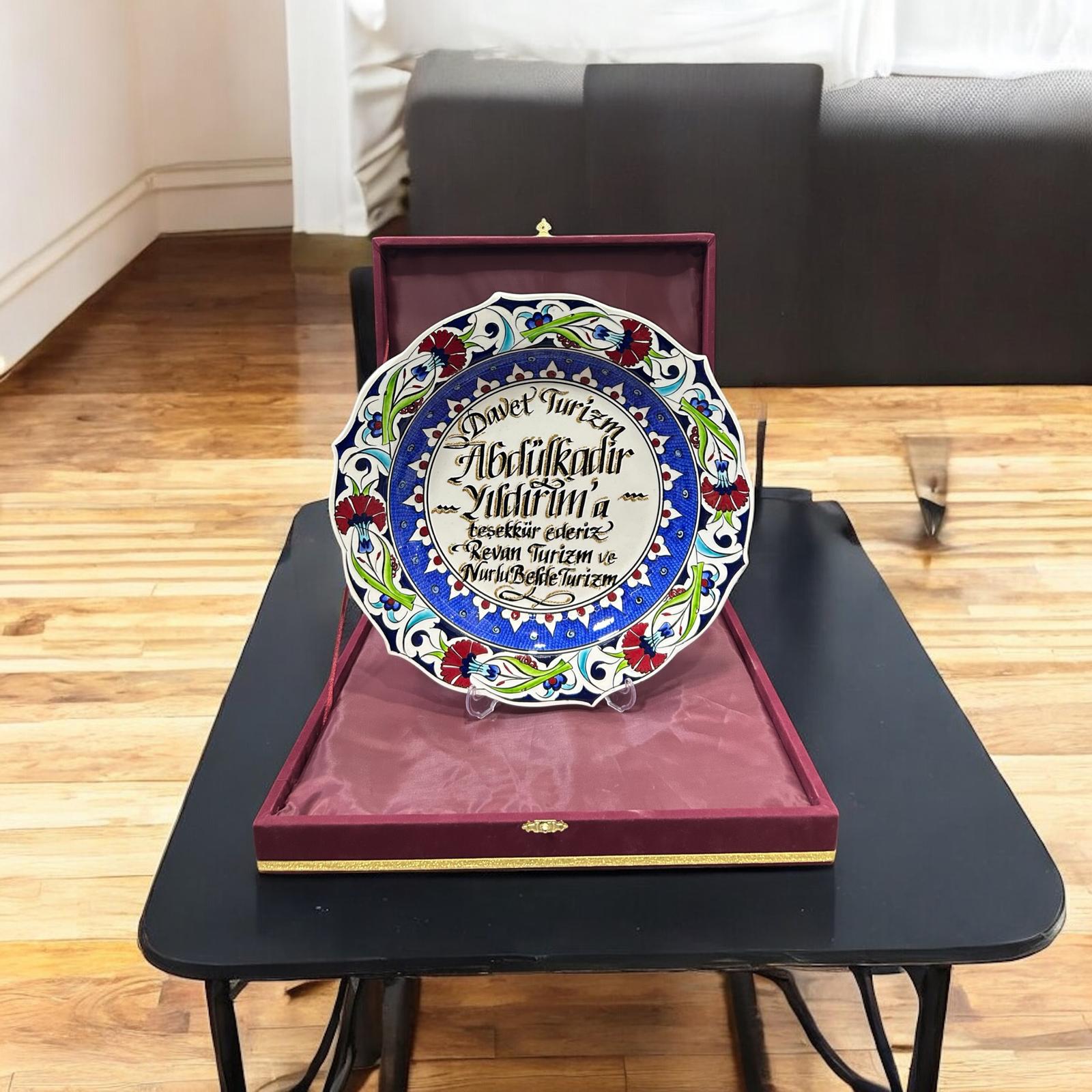 Kişiye Özel Fotoğraflı & Yazılı Dekoratif Seramik Tabak - Kadife Hediye Kutulu - 30 cm