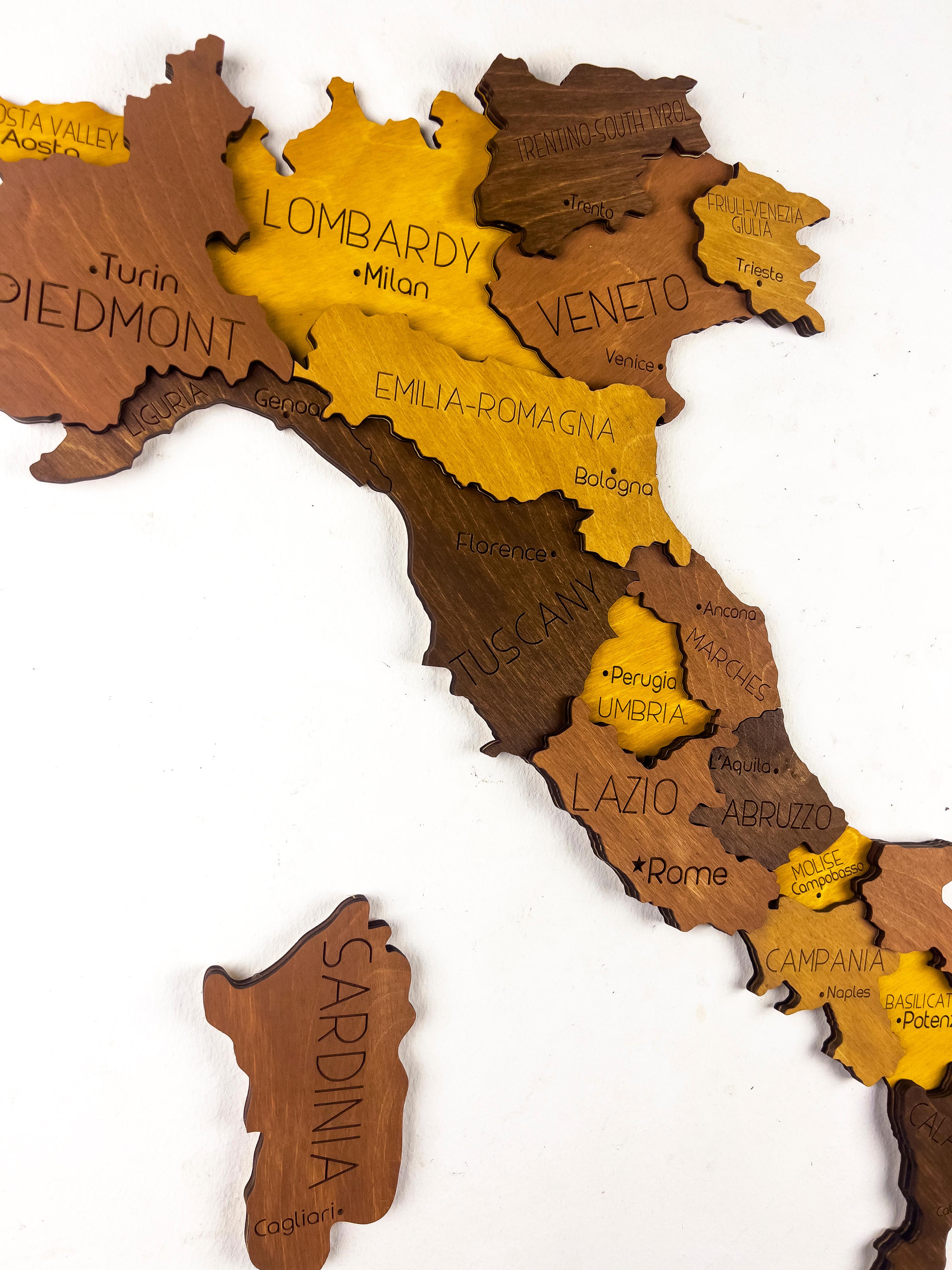 550 -  Wooden Italy Map