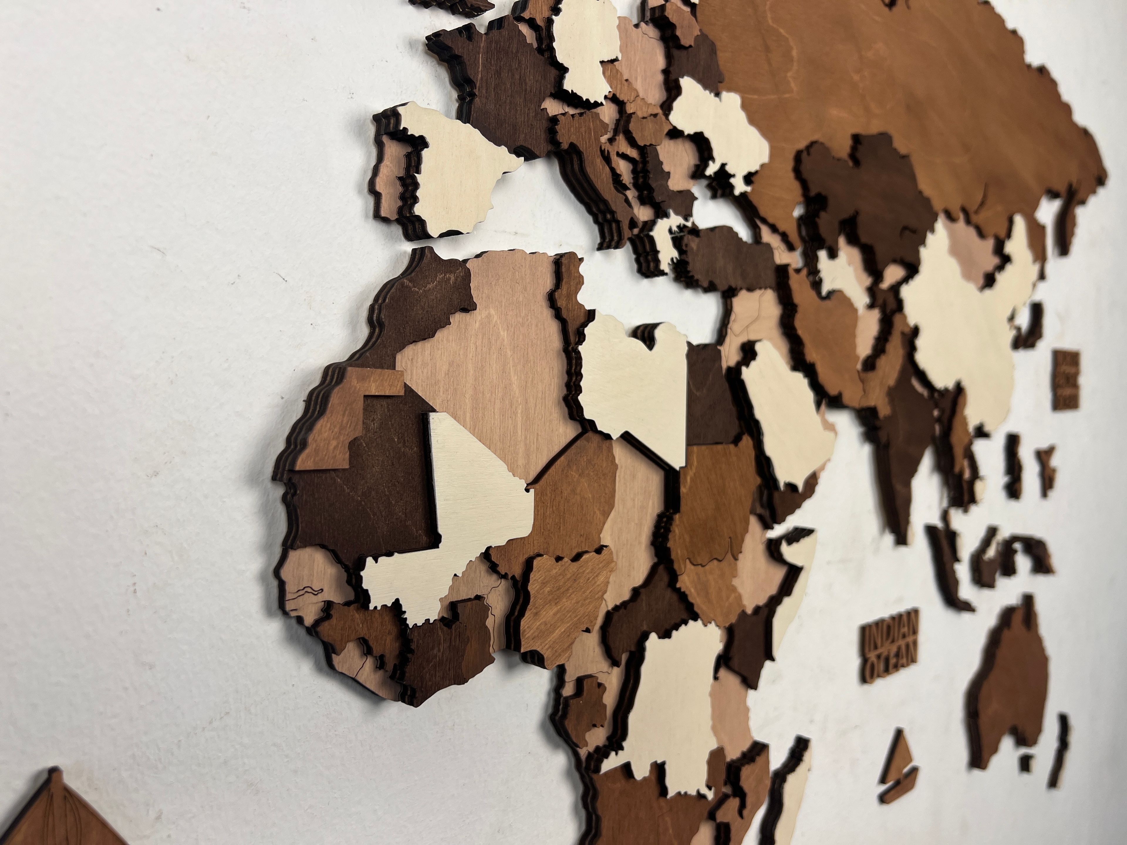 512 - Wooden World Map (Brown)