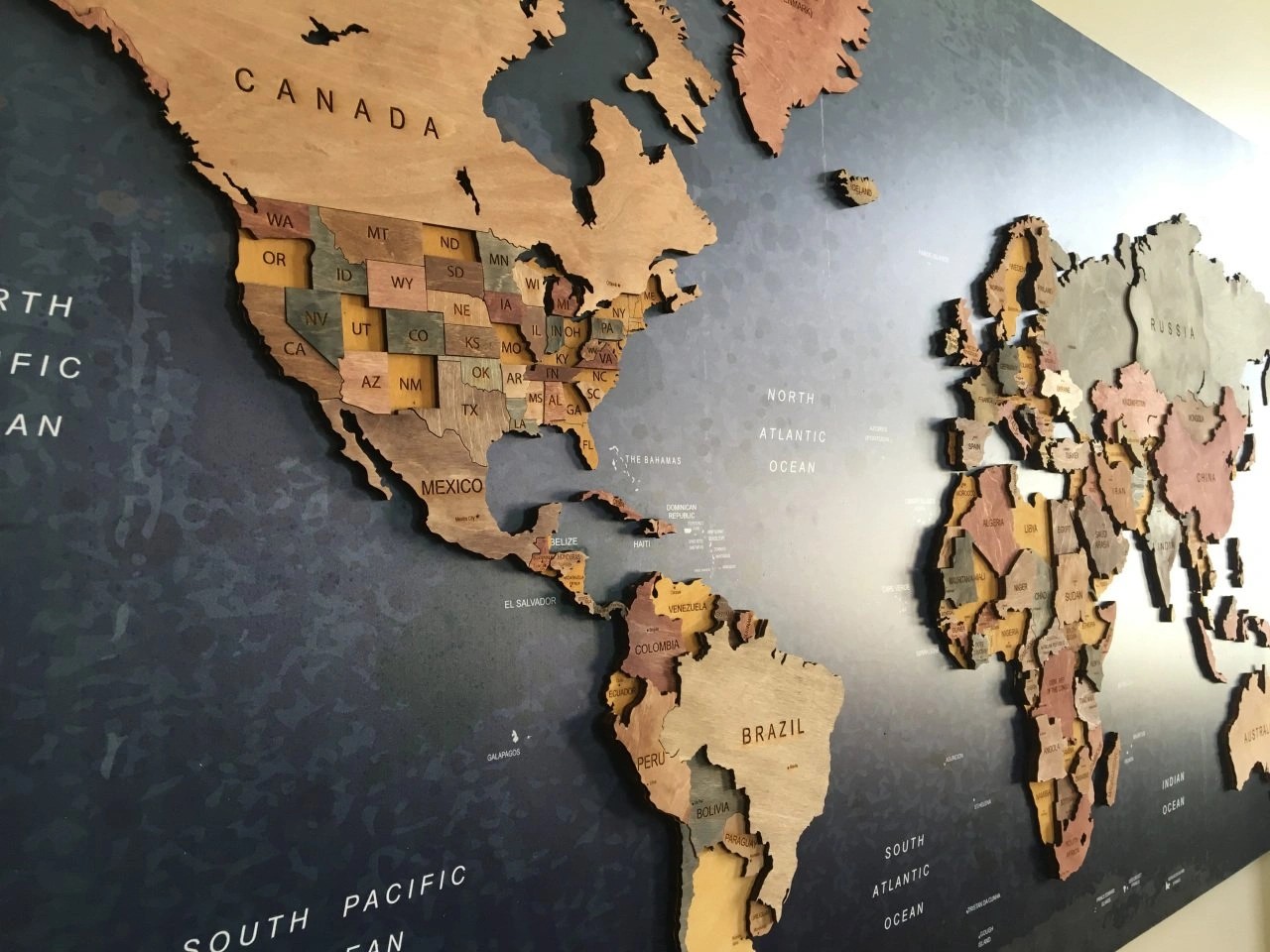 510 - Ahşap Dünya Haritası - Arka Zeminli