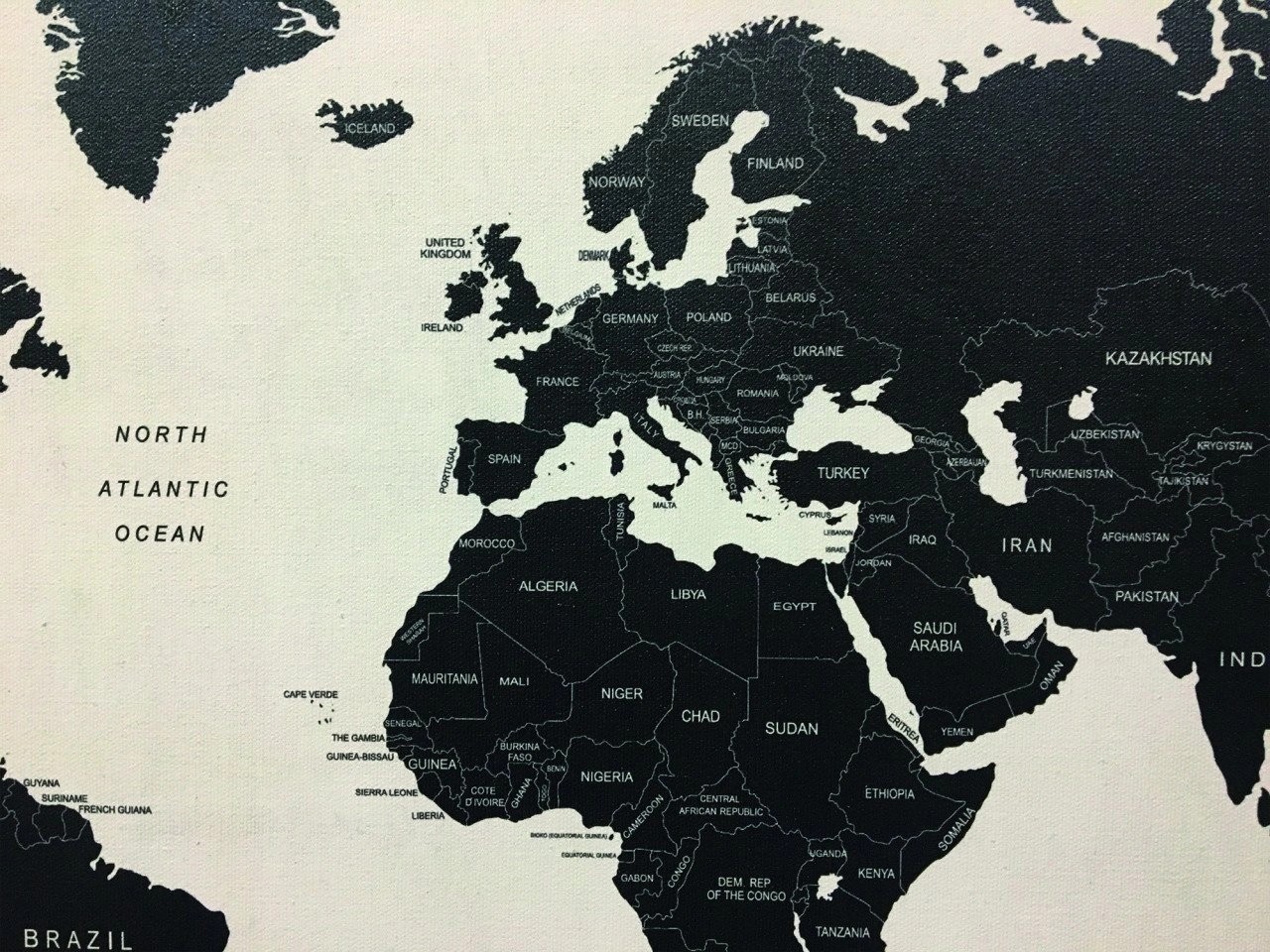 216 - Siyah Dünya Haritası