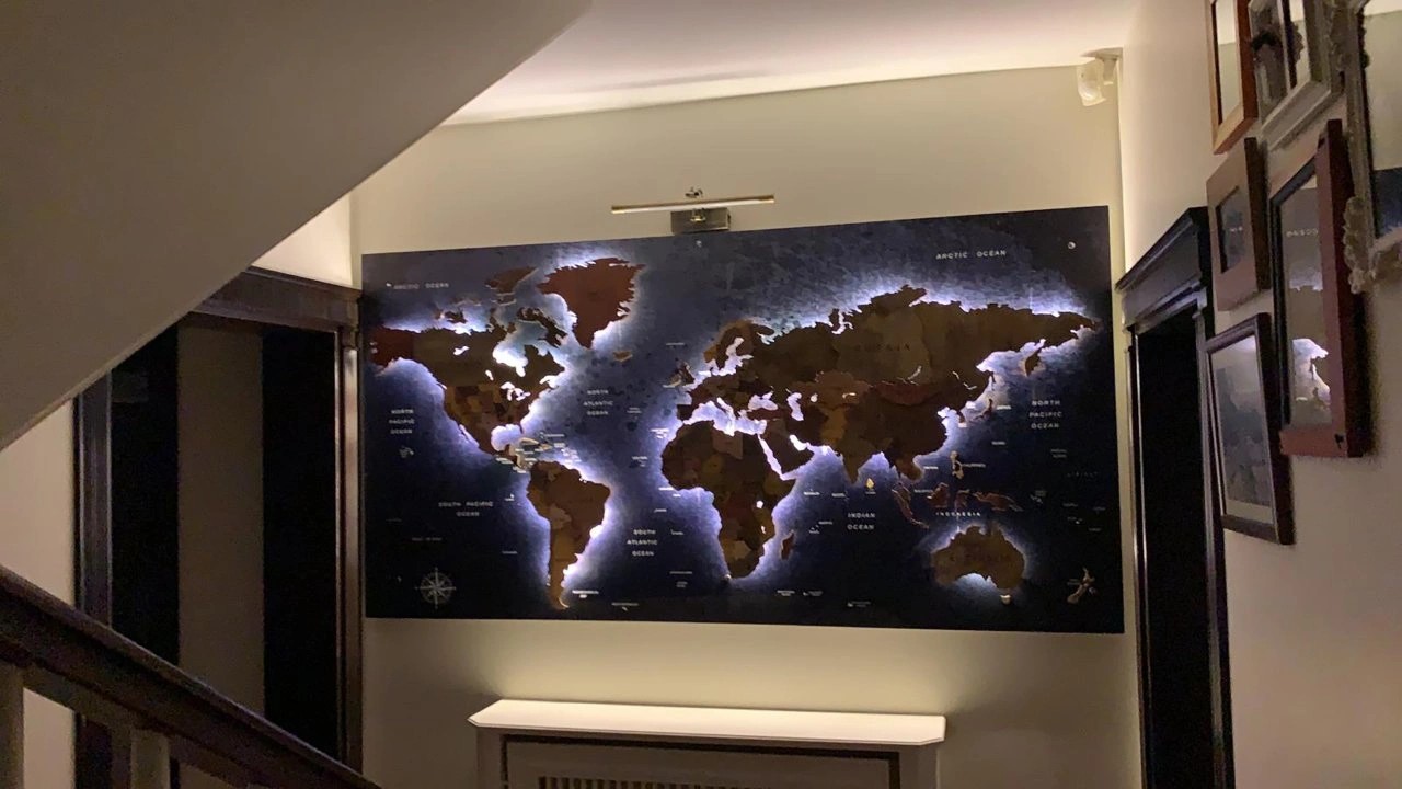 507 - Işıklı Ahşap Dünya Haritası - Arka Zeminli