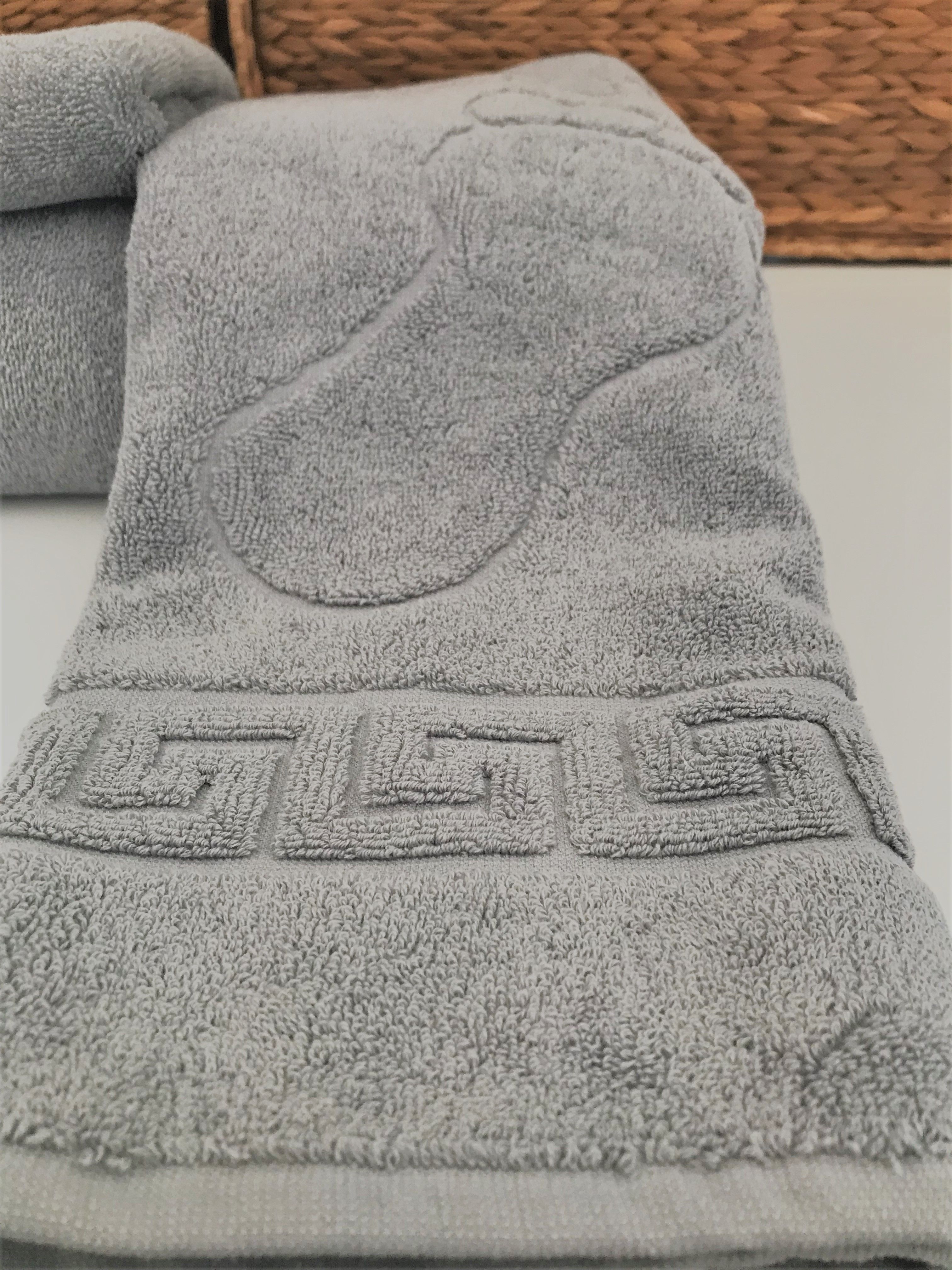 Gri Ayak İzli Banyo Havlusu 50x70