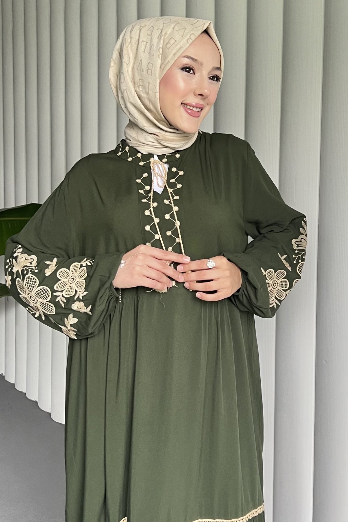 Nevşah Nakış Detaylı Bağlamalı Elbise SK-8513