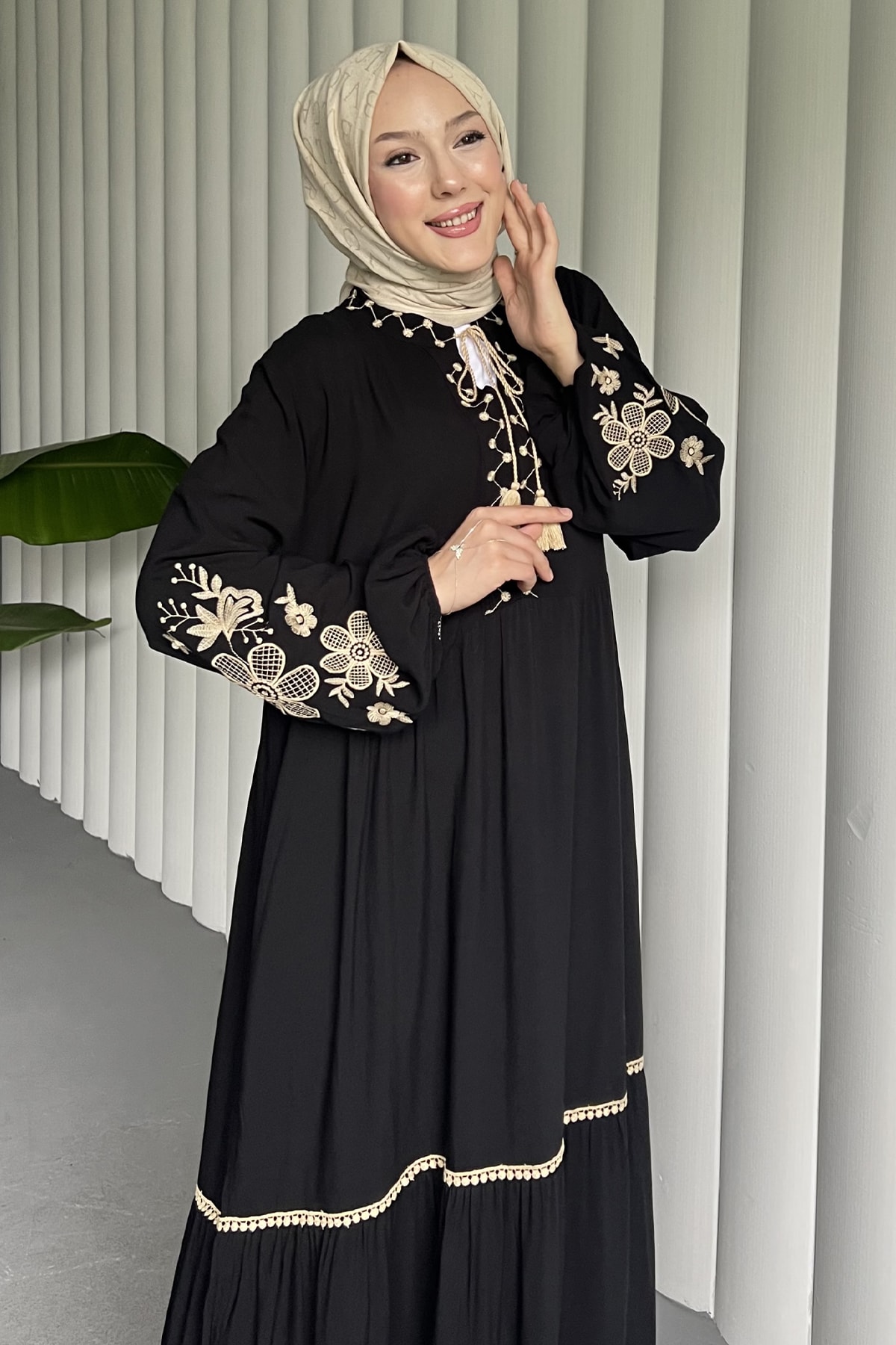 Nevşah Nakış Detaylı Bağlamalı Elbise SK-8513