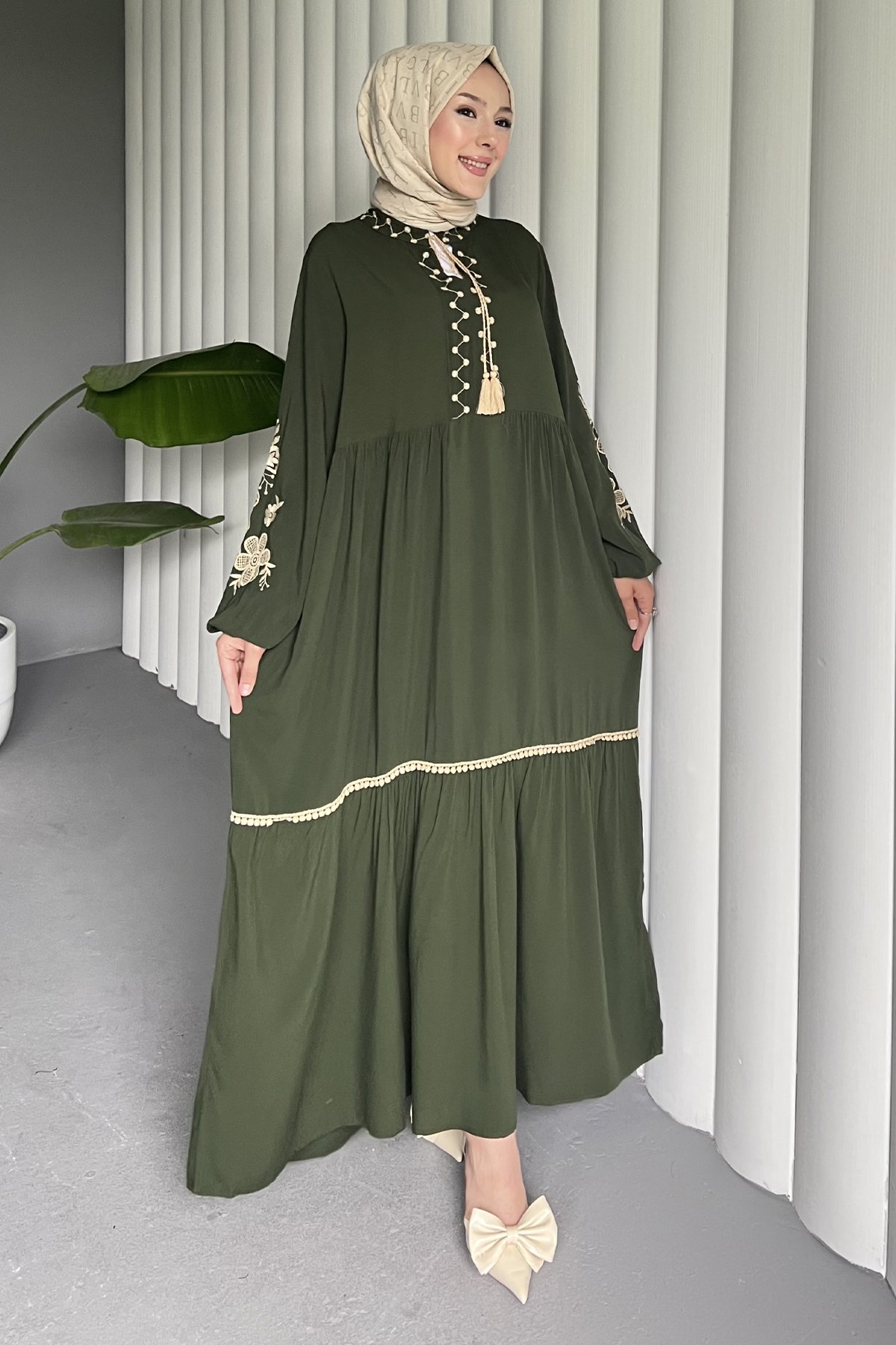 Nevşah Nakış Detaylı Bağlamalı Elbise SK-8513