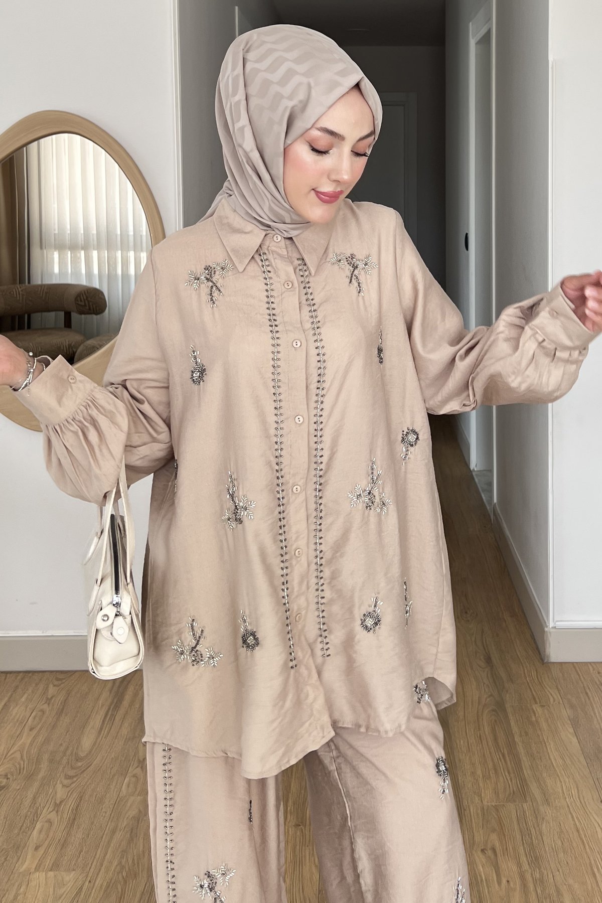 Ahu Taş İşlemeli Keten Takım SK-8541