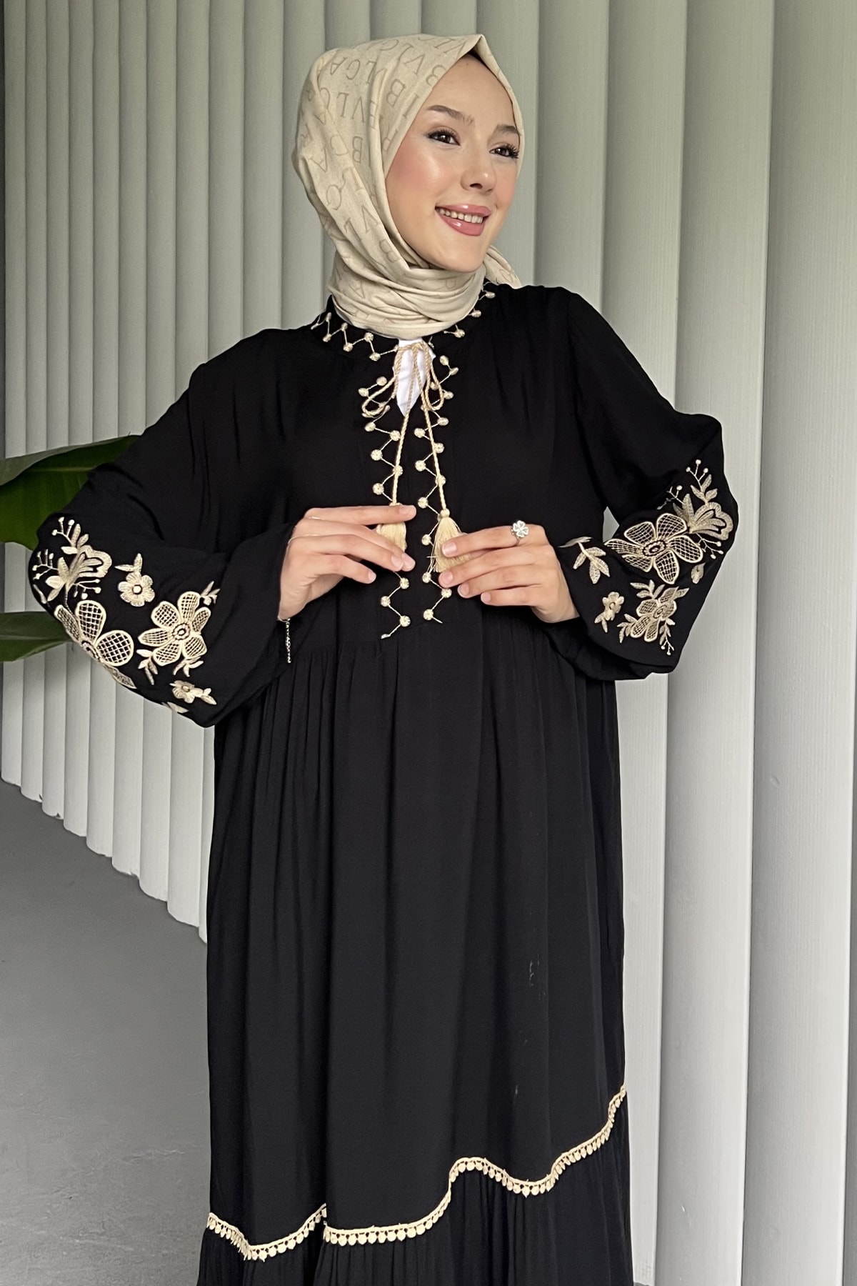 Nevşah Nakış Detaylı Bağlamalı Elbise SK-8513