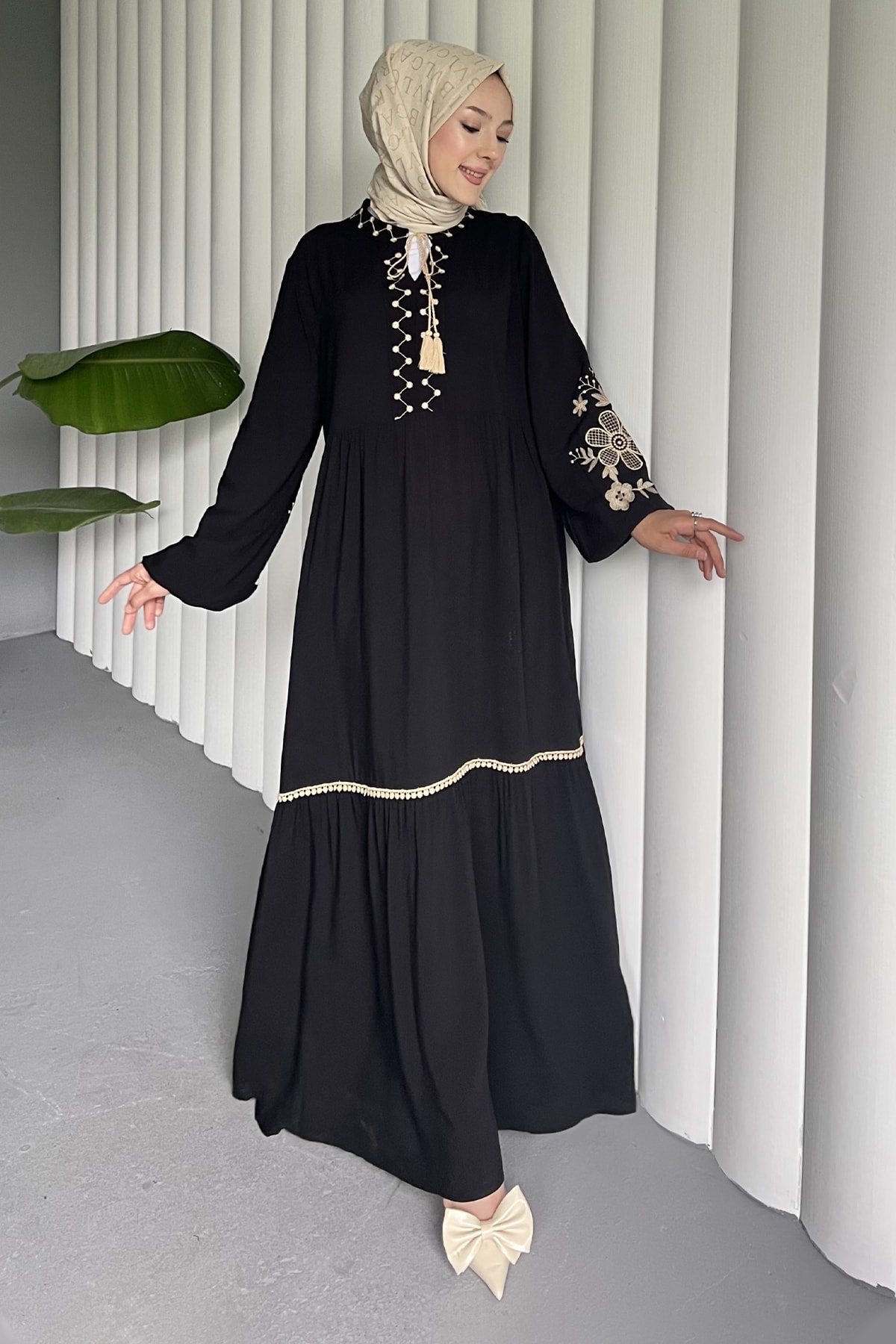 Nevşah Nakış Detaylı Bağlamalı Elbise SK-8513