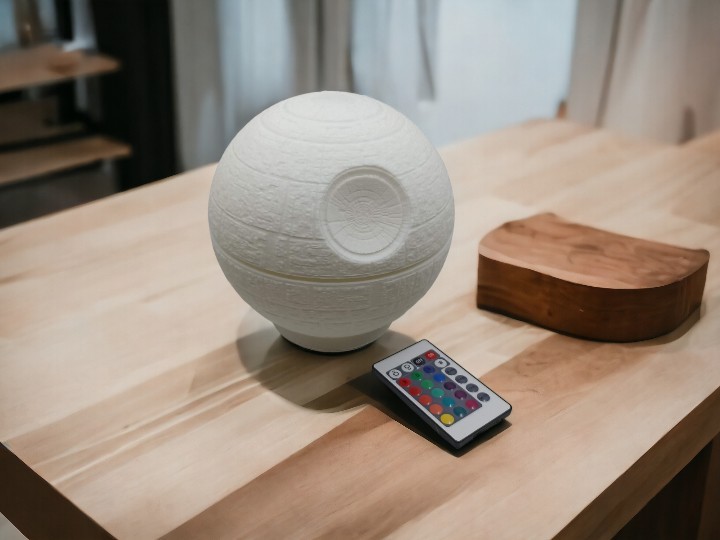 Starwars Death Star Masa Üstü Gece Lambası Renkli Uzaktan Kumandalı (17 CM)