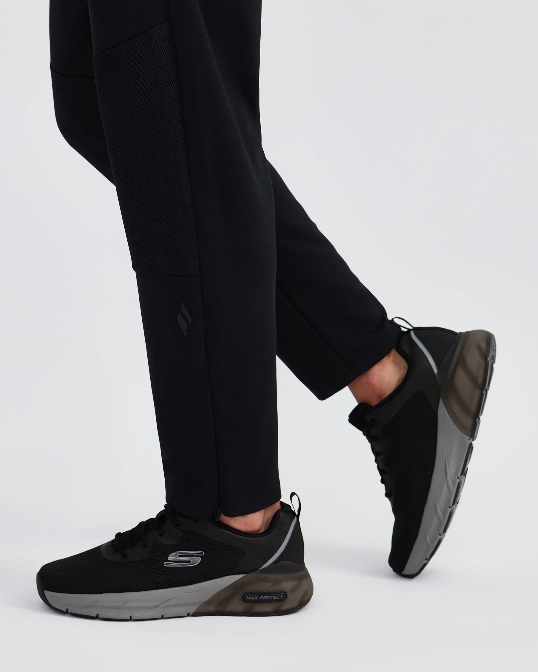 SKECHERS MAX PROTECT SPORT - SAFEGUARD