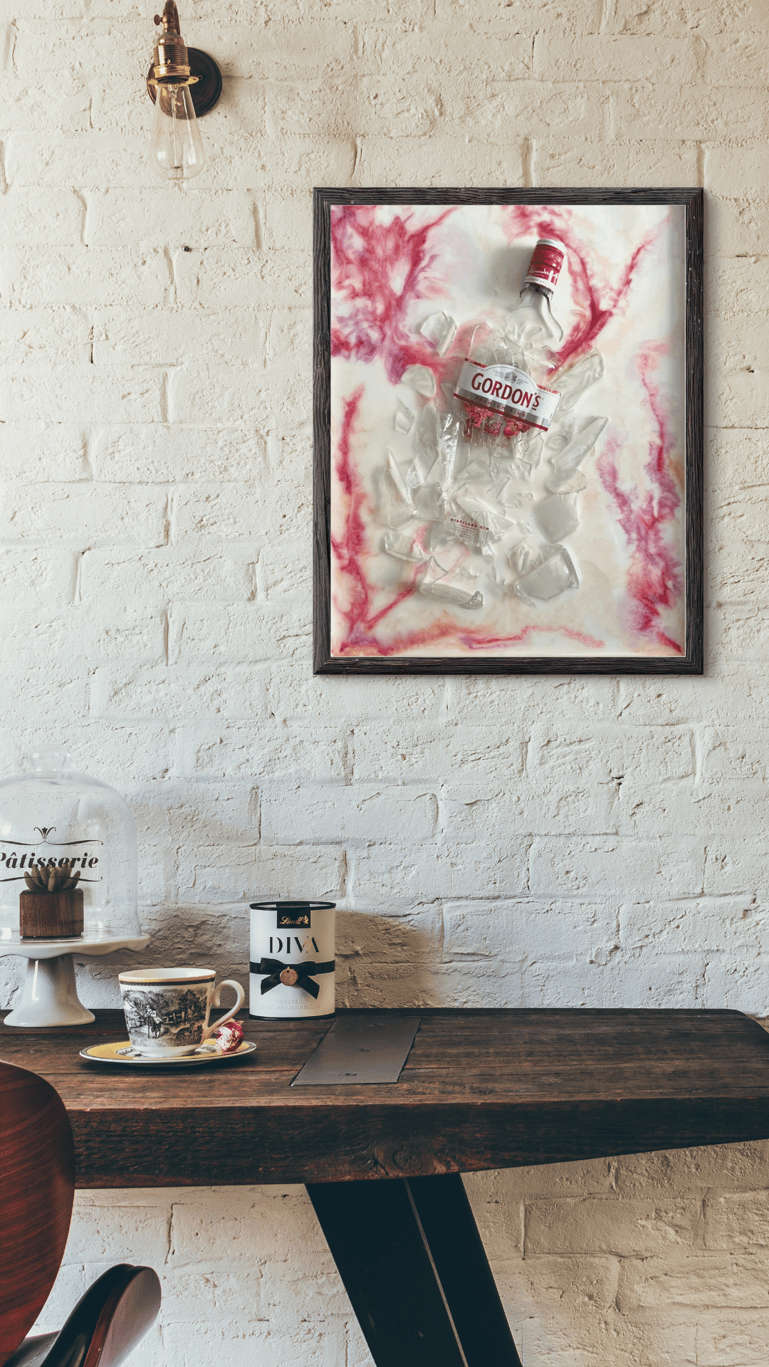ReVinoArt Gordon's Premium Pink El Yapımı Lüks Kırık Cam Şişe Epoksi Tablo