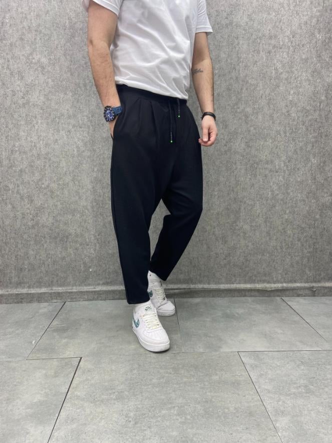 Rahat Kalıp Beli Lastikli Pileli Bilek Paça Siyah Baggy Pantolon
