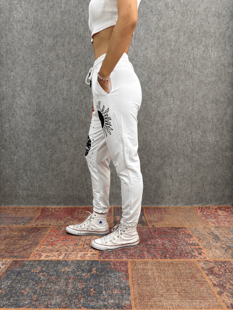 Bel ve Paça Lastikli Baskılı Beyaz Jogger