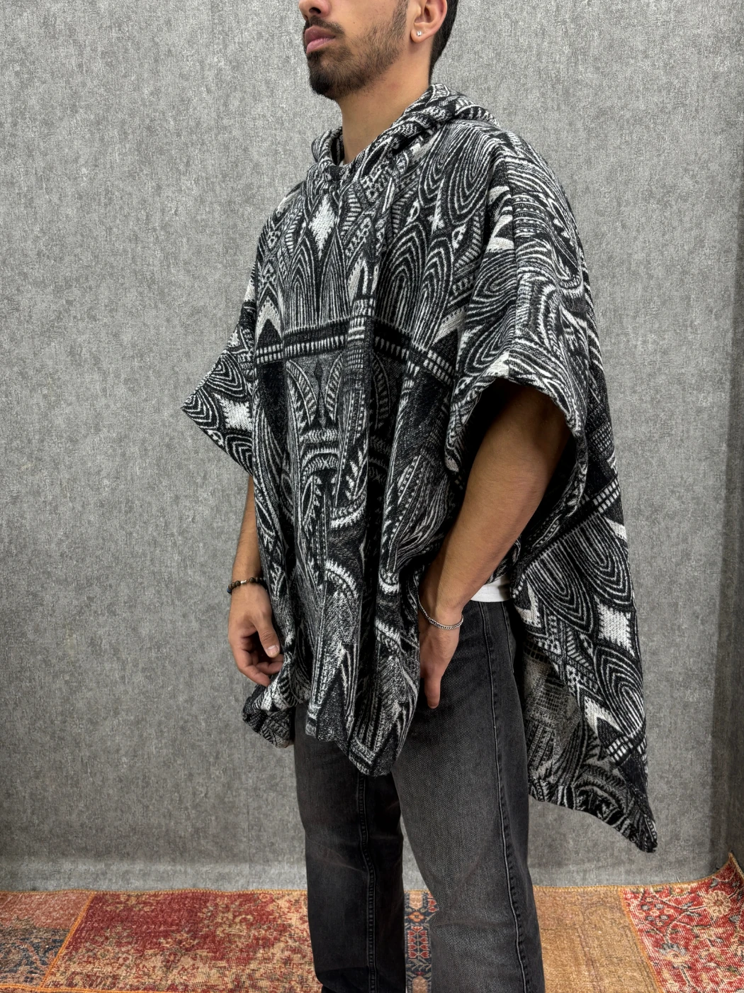 Oversize Kapüşonlu Desenli  Panço