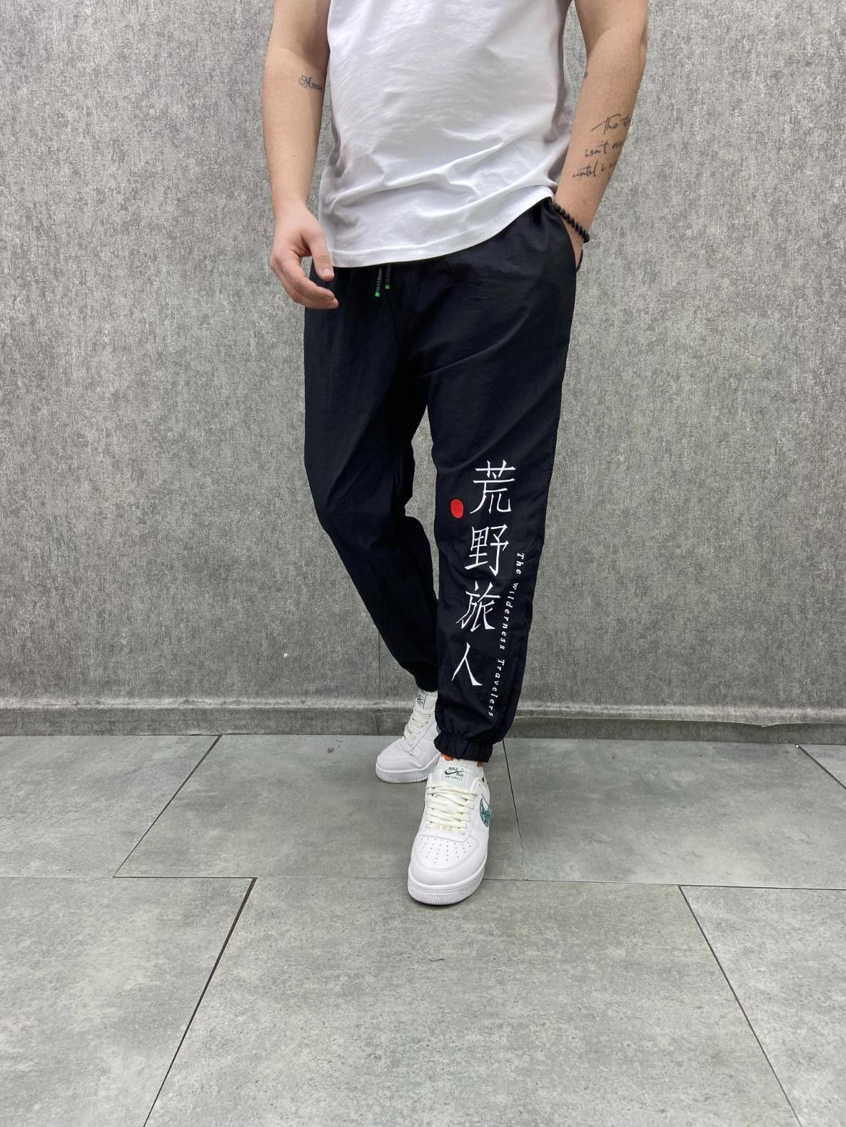 Bel ve Paça Lastikli Japanese Baskılı Paraşüt Kumaş Siyah Jogger