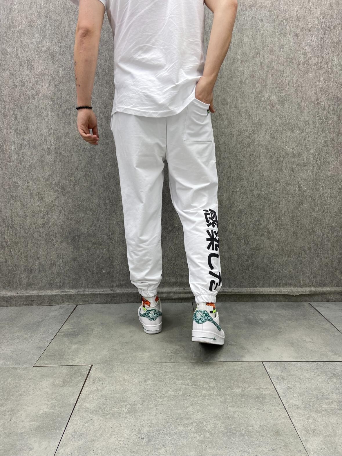 Bel ve Paça Lastikli Japanese Baskılı Pamuk Örme Beyaz Jogger