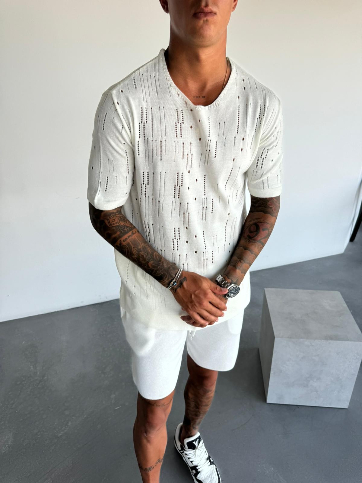 Oversize Delikli Beyaz Triko Tshirt