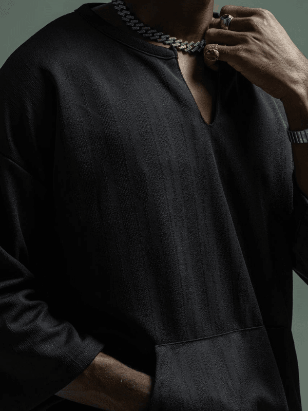 Oversize Jakarlı Kumaş Siyah Kanguru Cepli Fakir Kol Tshirt