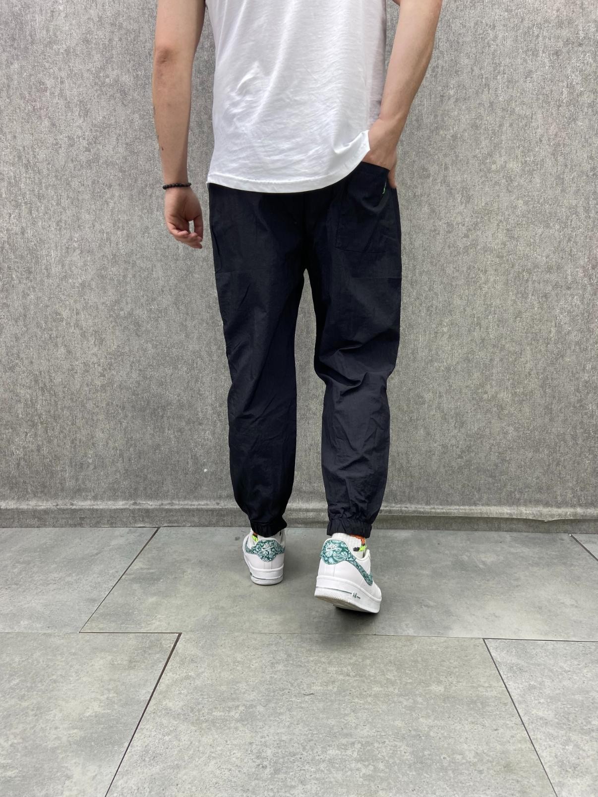 Bel ve Paça Lastikli Japanese Baskılı Paraşüt Kumaş Siyah Jogger