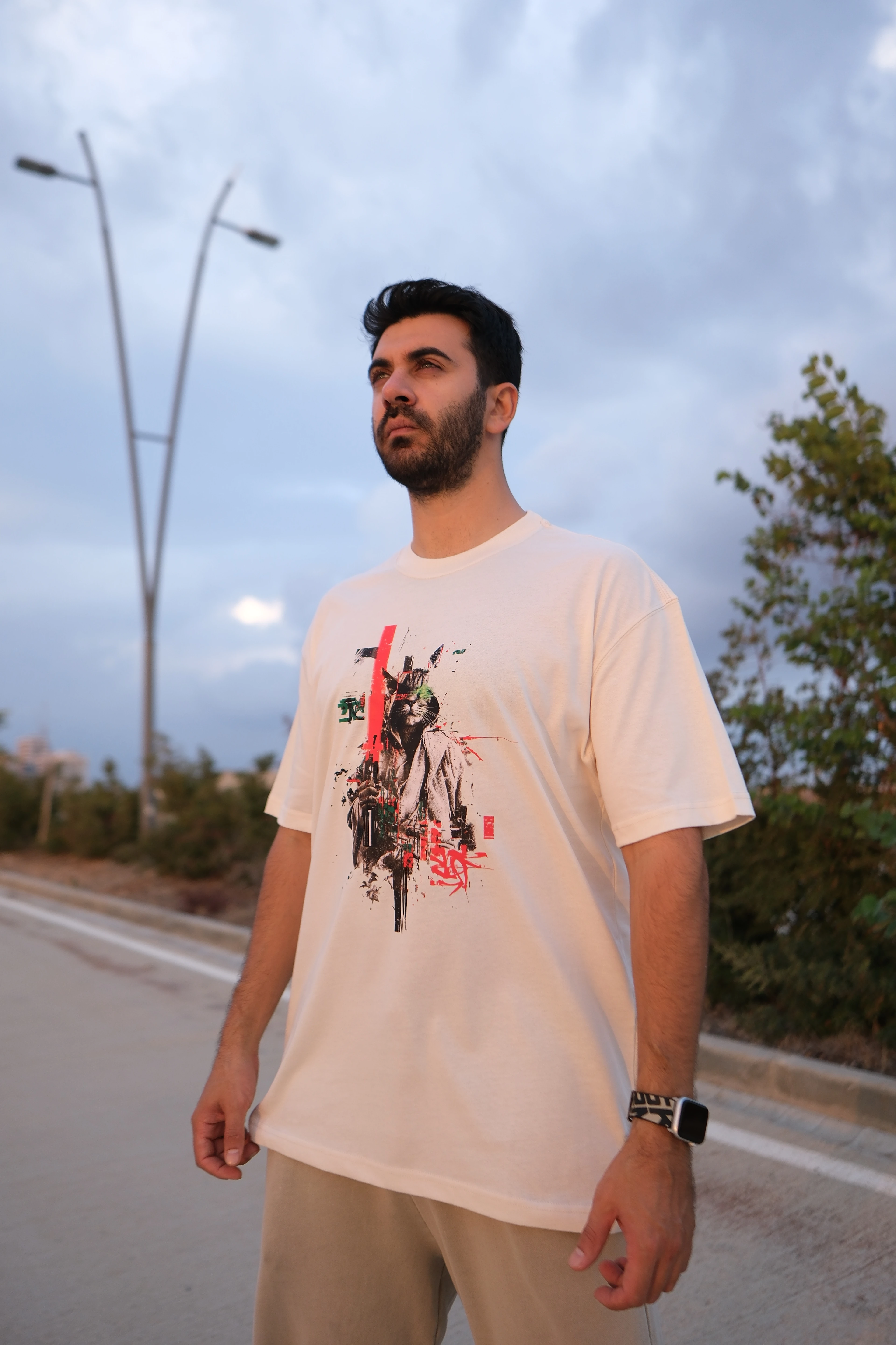 Beyaz Oversize Unisex Soyut Kedi Grafik Baskılı T-Shirt