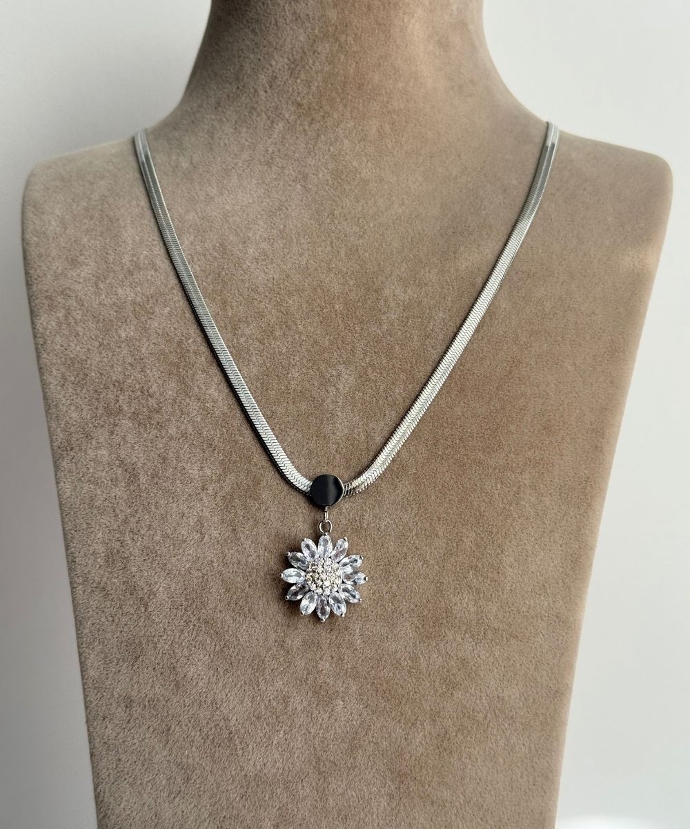 Çelik İtalyan Taşlı Papatya Kolye