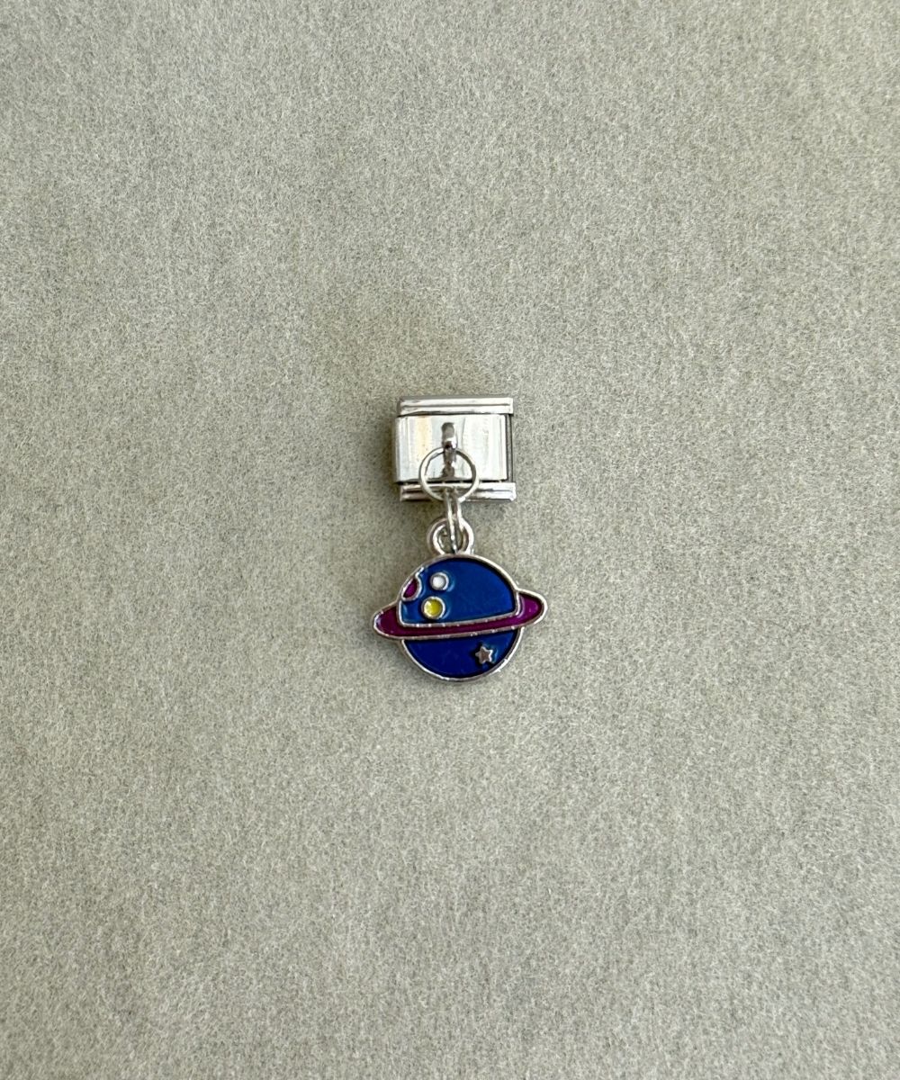 Nomi Dünya Sallantılı Charm