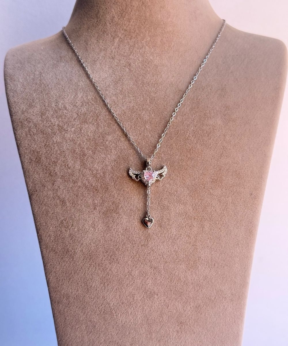 Çelik Pembe Kalp Haraketli Kanatlı Kolye