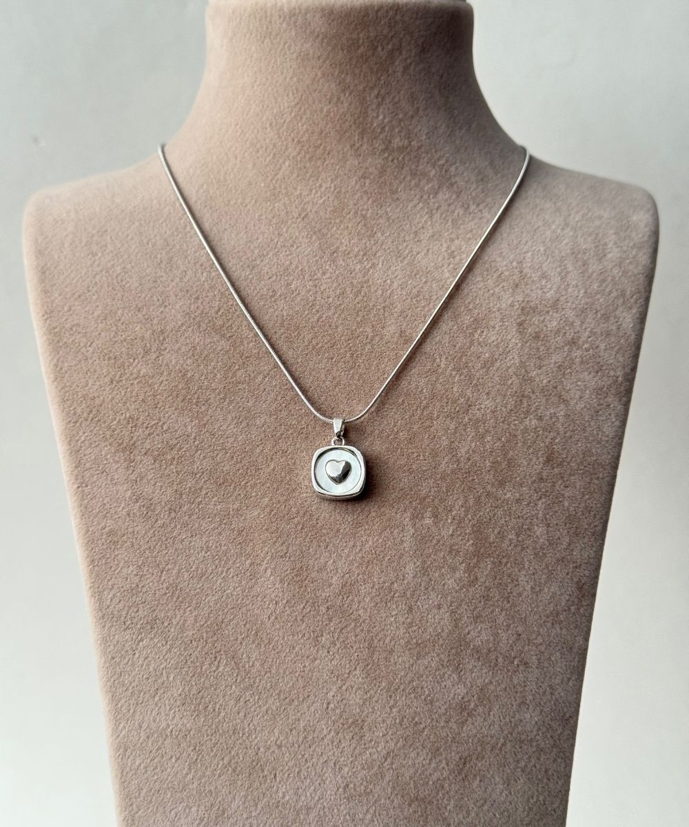 Çelik Kalp Sedefli Plaka Kolye