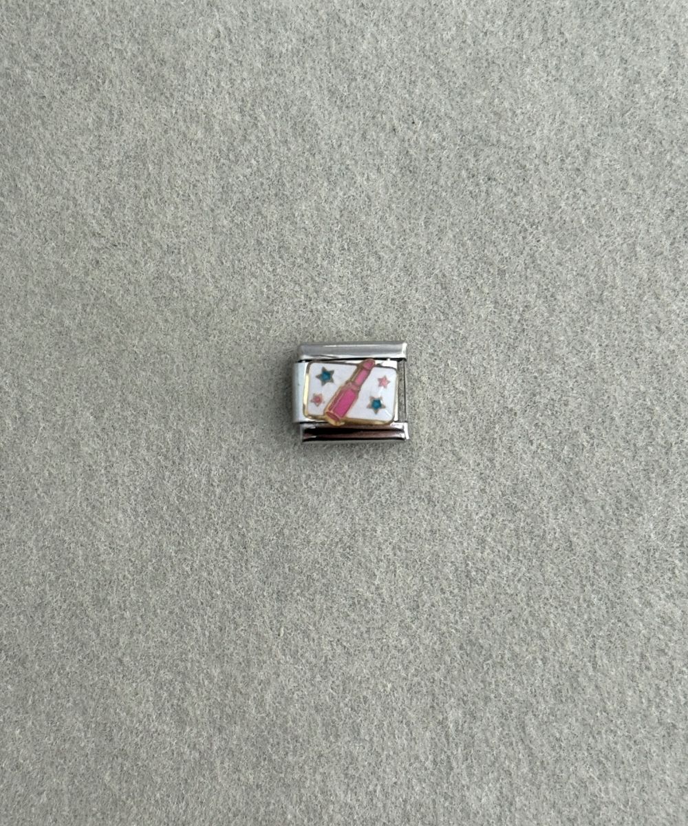 Nomi Ruj Charm