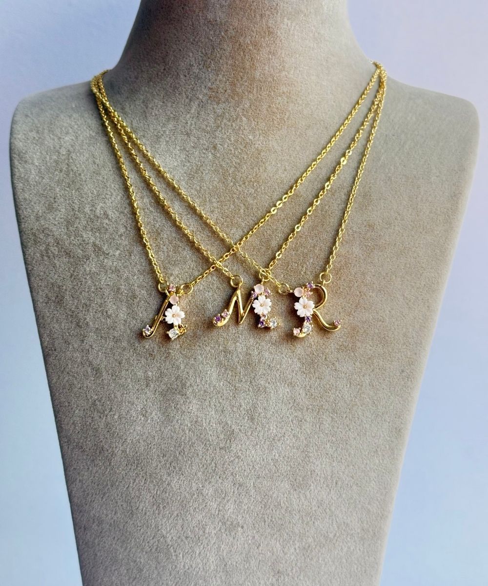 Çelik Papatyalı Harf Kolye