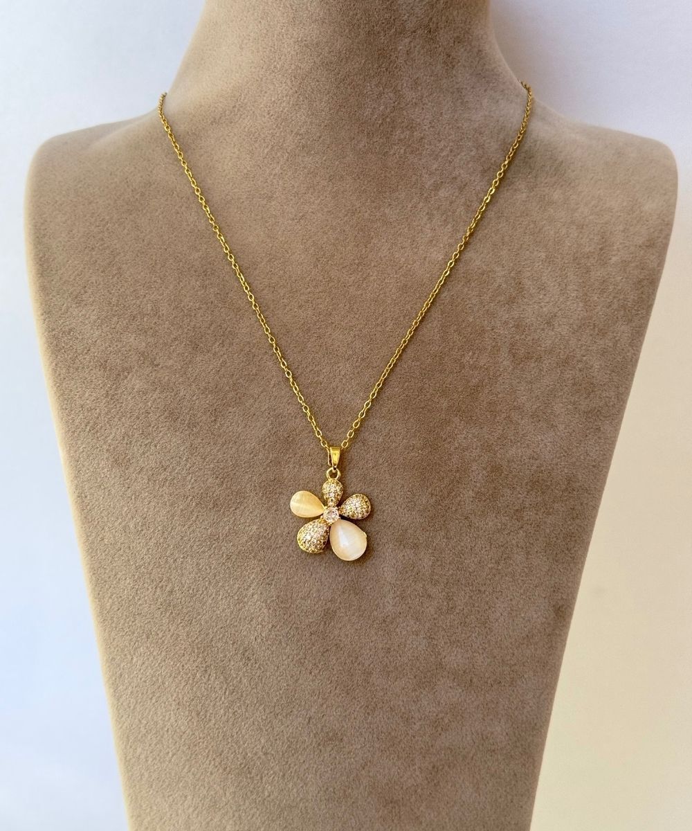 Çelik Taşlı Çiçek Kolye