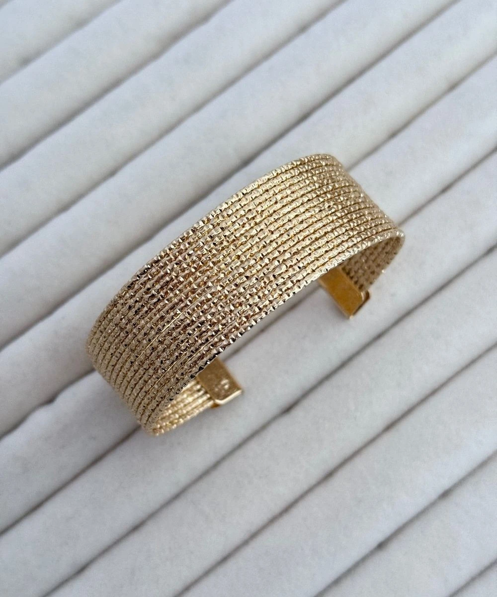 Çelik Timsah Derisi Desenli Gold Kelepçe