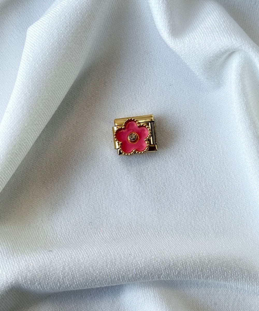 Nomi Pembe Yonca Charm